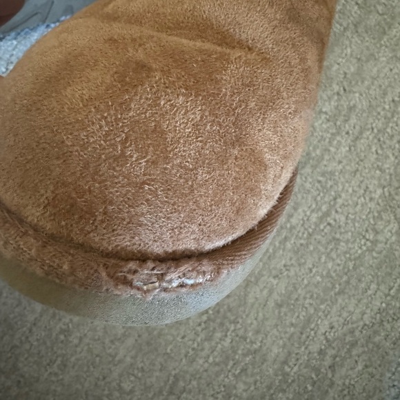 UGGs W Classic Tall Size 7, Tan - Picture 8 of 11